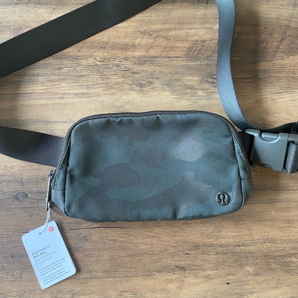 LULULEMON Everywhere Belt Bag Green Camo HDGT